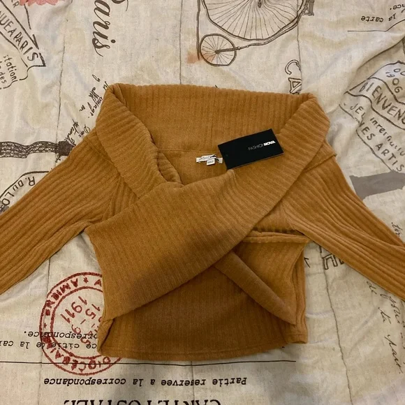 Fashion Nova Cross Top - Picture 3 of 5